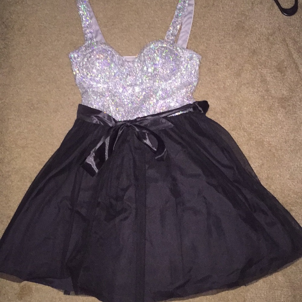 Love Reign Brand Dress 👗